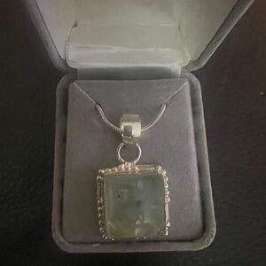 Lovely vintage prehnite pendant & 925 necklace